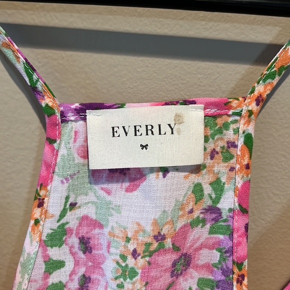 Everly Crop Top🌹 - Picture 2 of 4